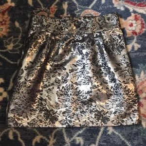 Silence & Noise (UO) Metálica Floral Printed Skirt